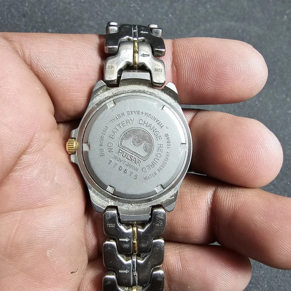 PULSAR SOLAR LADIE'S SOLAR WATCH GOlD SILVER TONE V182-0A20 FOR PARTS OR REPAIR - Picture 5 of 7